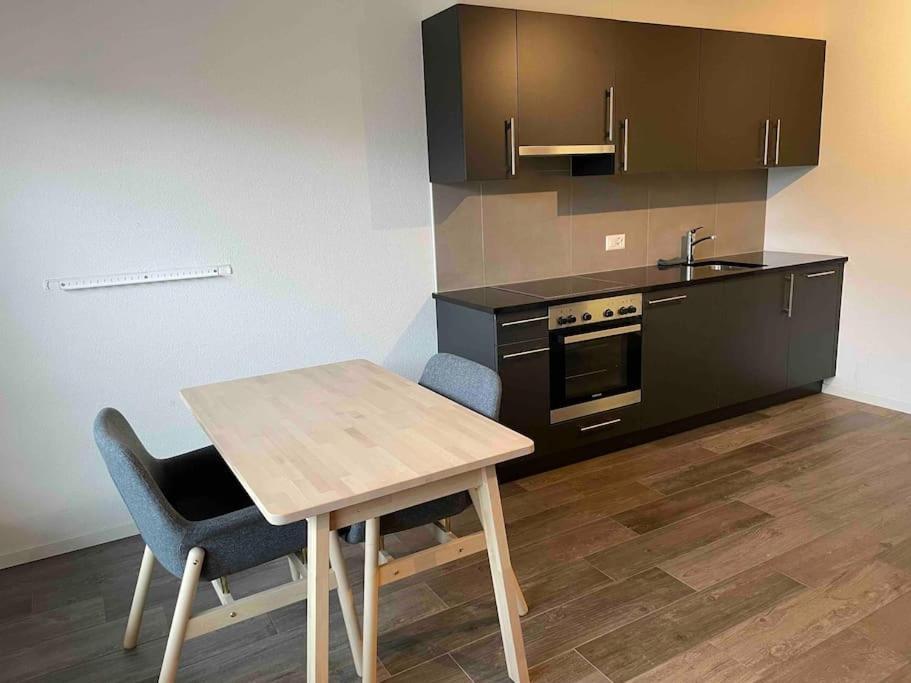 Proche Lausanne: Studio Bien Equipe Apartment Prilly Exterior photo